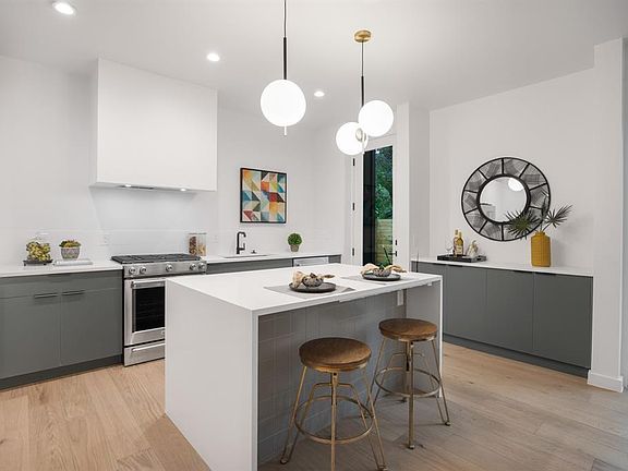 3rd image of 5006 Gladeview Dr #2