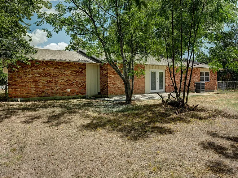 906 Lazy Ln — Photo 19