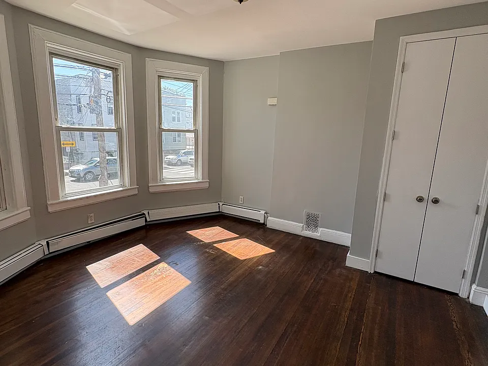 163 Garfield Ave #1