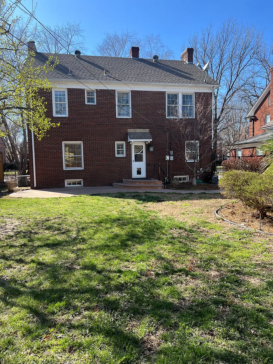 Building Photo - 260 S Dellrose Ave