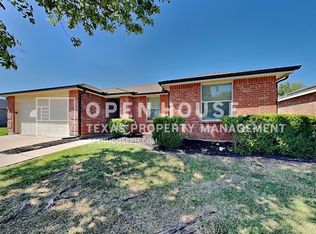 1423 Queen Annes Dr, Burleson, TX 76028