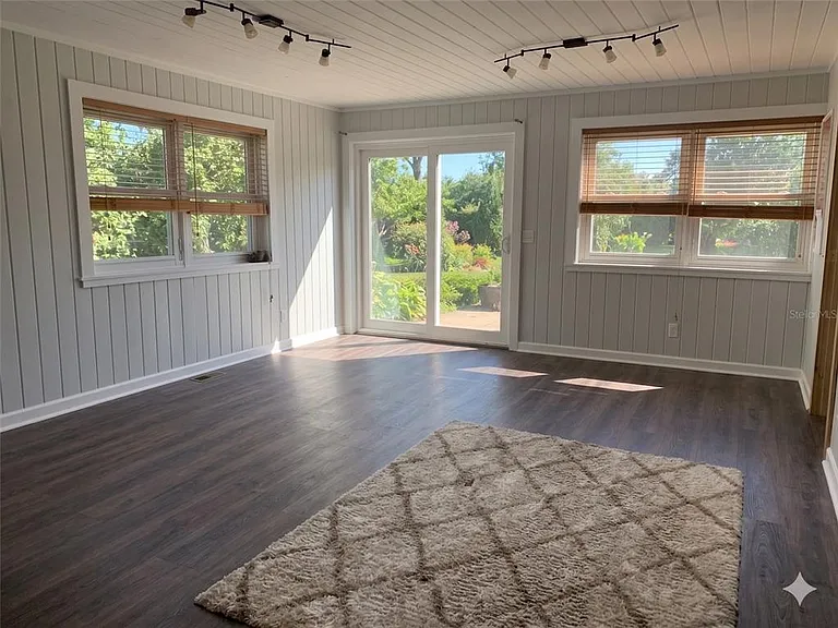 3 Elizabeth Dr E — Photo 9