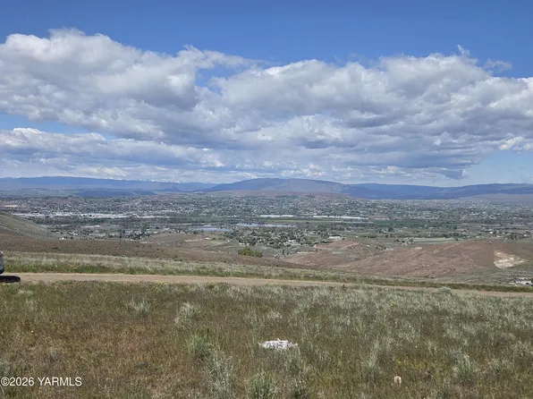 Nka Koch Rd, Yakima, WA 98901