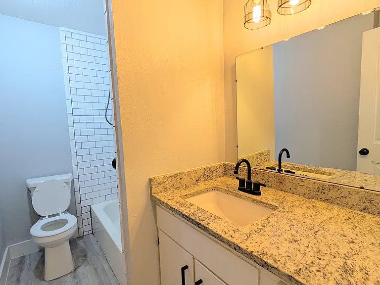 1309 W Hopkins St #A — Photo 14