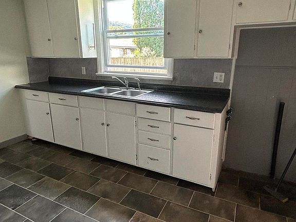 4th image of 413 Walnut St