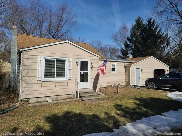 7175 Birchcrest Rd, Lexington, MI 48450