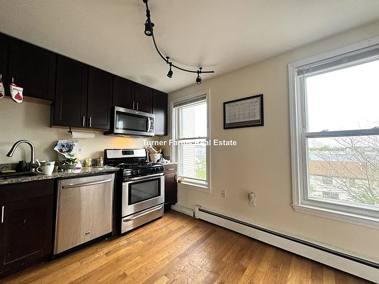 30 Wordsworth St #2F — Photo 6