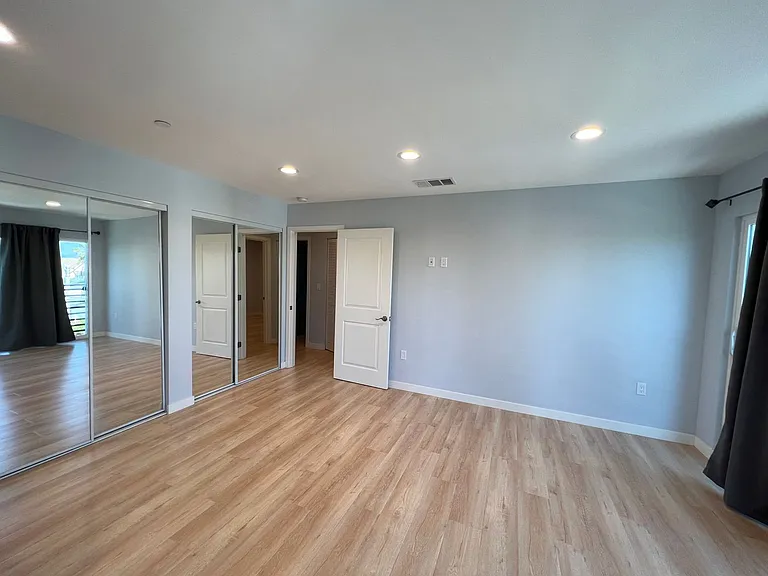 5661-5669 N Elmer Ave #5677 — Photo 4