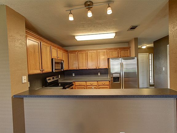 5th image of 1011 Orchid St