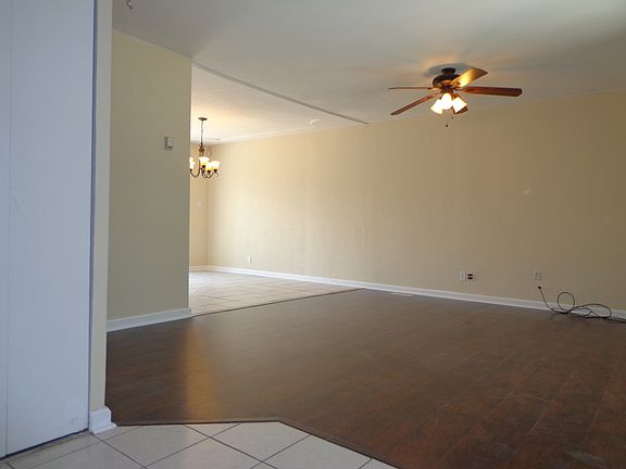 3rd image of 22449 Yates Ave