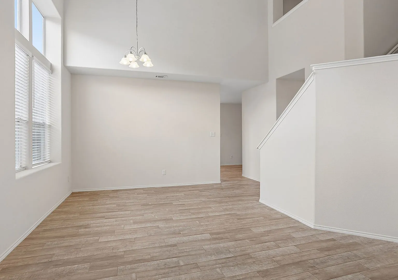 Beautiful 3 bedroom, 2.5 bathroom home in Manor — Photo 4