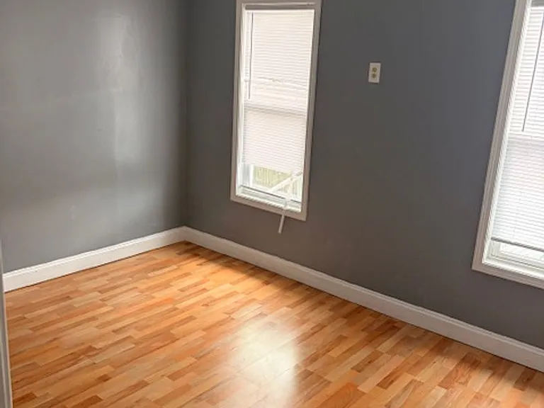 925 Xenia Ave — Photo 18