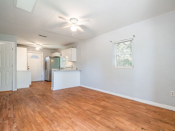 5th image of 2636 14th Ave S #2