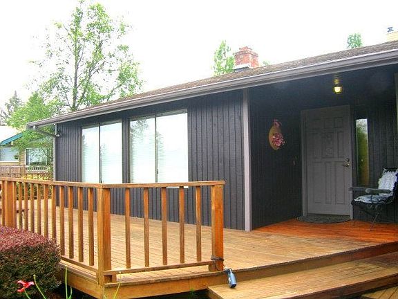 Large wrap-around view deck