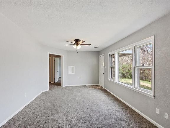 3rd image of 407 Maple St