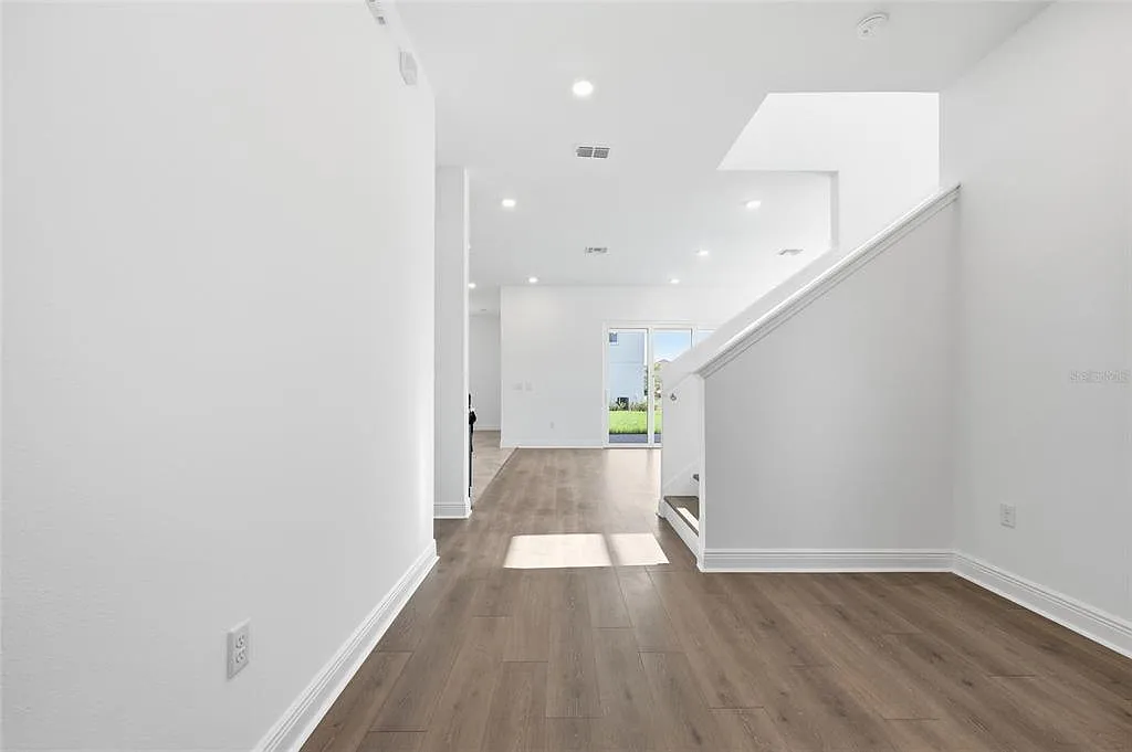4 bed, 3.0 bath, 2445 sqft, $3,895 — Photo 4