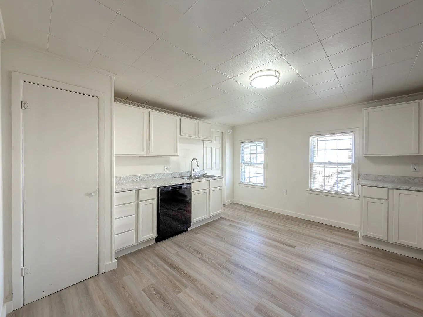 Charming 3 Bed, 1.5 Bath Home in the Heart of Fort Smith — Photo 4