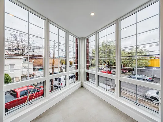 Rented by Bouklis Group | media 23