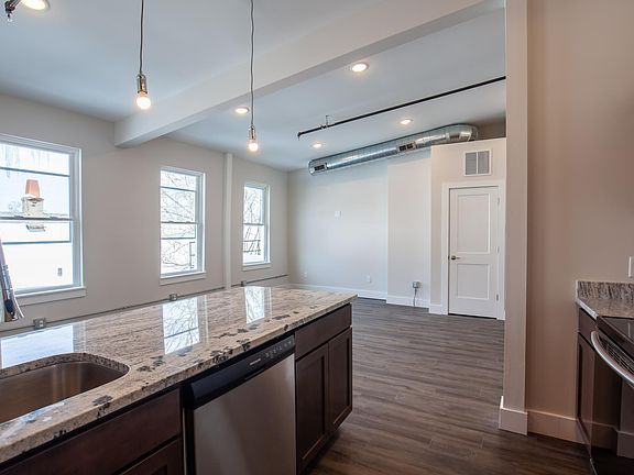 Easy entertainment in this open space.