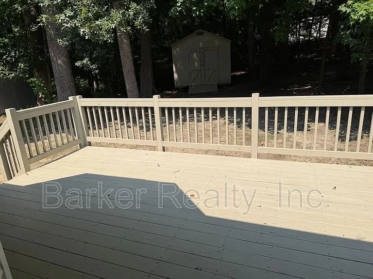 704 Southampton Dr — Photo 17
