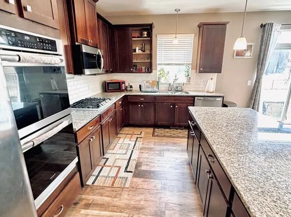1533 Linwood Cir, Shakopee, MN 55379