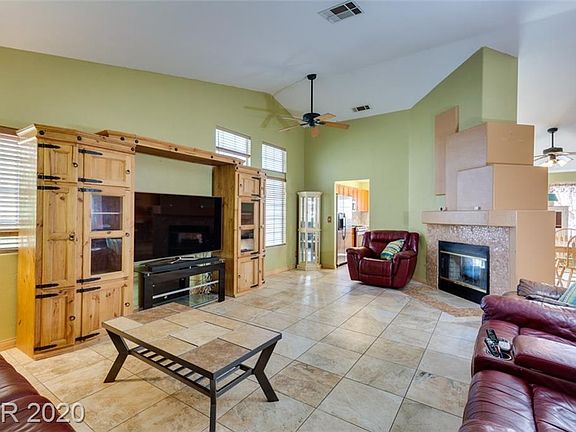 3rd image of 4575 Carmar Dr