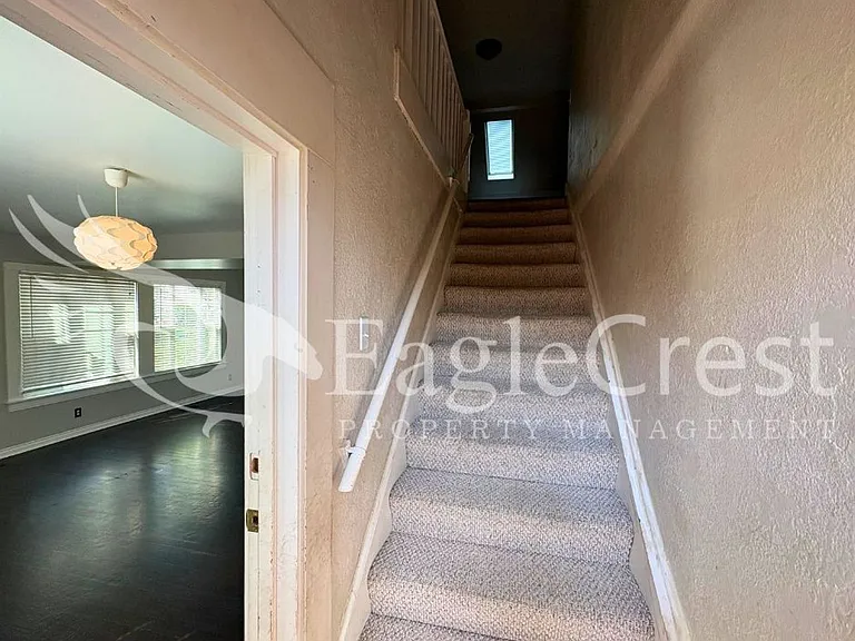 613 Locust St — Photo 24