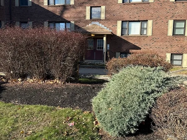 135 Vale St APT 5, Fall River, MA 02724