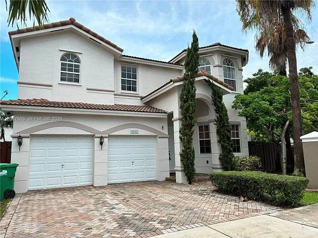 5 bed, 4.0 bath, 3636 sqft, $6,900 — Photo 1