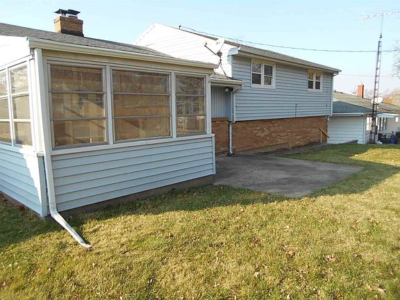 2nd image of 924 Emerson Dr