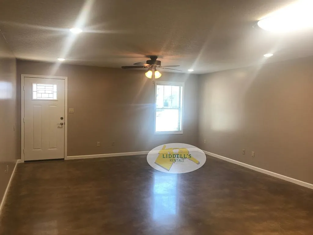 803 Ada St — Photo 3