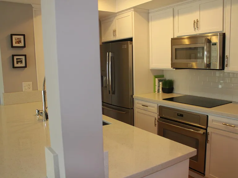 11820 Mayfield Ave #208 — Photo 9