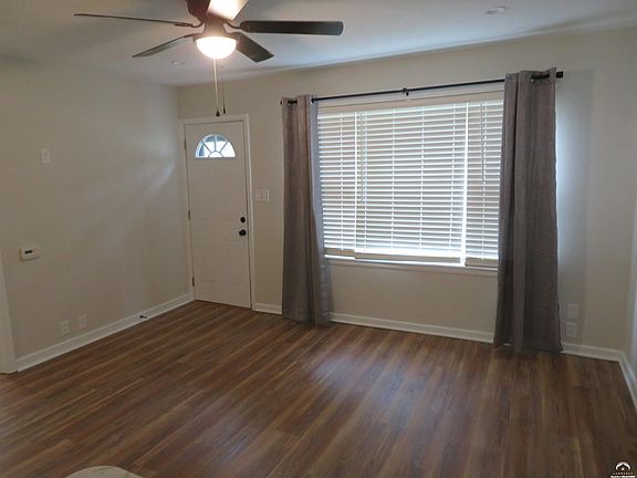 3rd image of 301 Oak St
