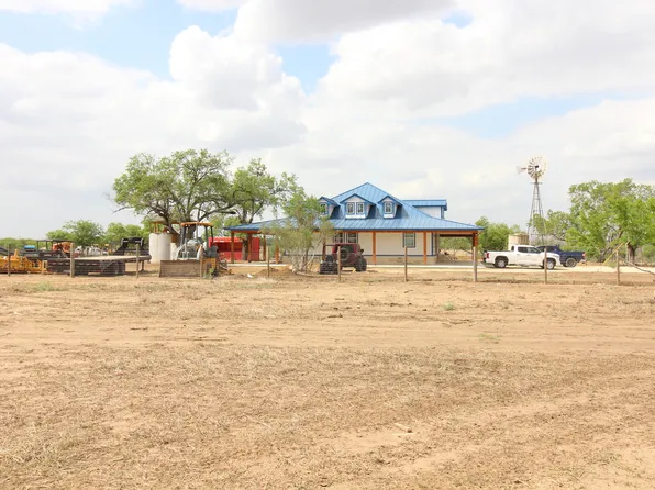 101 County Road 135, Floresville, TX 78114