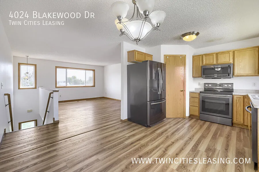 Shakopee Townhome | 2-Car Garage + Lawn & Snow Care Included — Photo 4