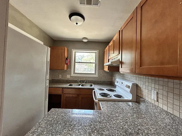 8225 Stern Ave #B — Photo 4