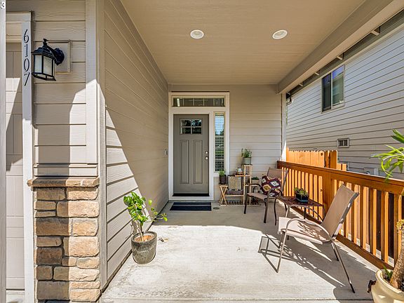 2nd image of 6107 NE 57th Pl