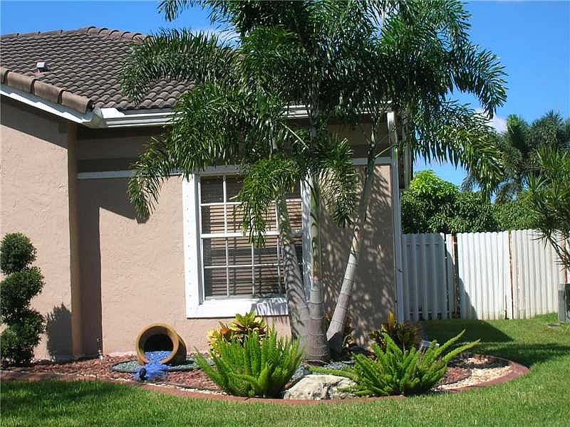 2nd image of 10501 SW 20th St