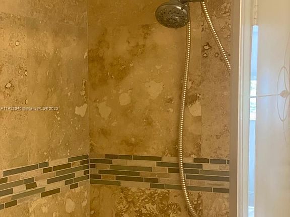 3rd image of 16400 NE 17th Ave APT 507