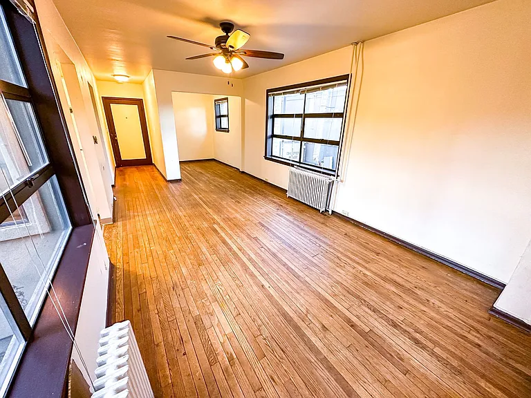 Montlake Apartments — Photo 16