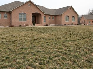 10297 Creekside Dr, Saint Rose, IL 62230