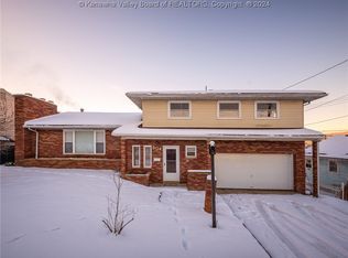 604 6th St, Nitro, WV 25143