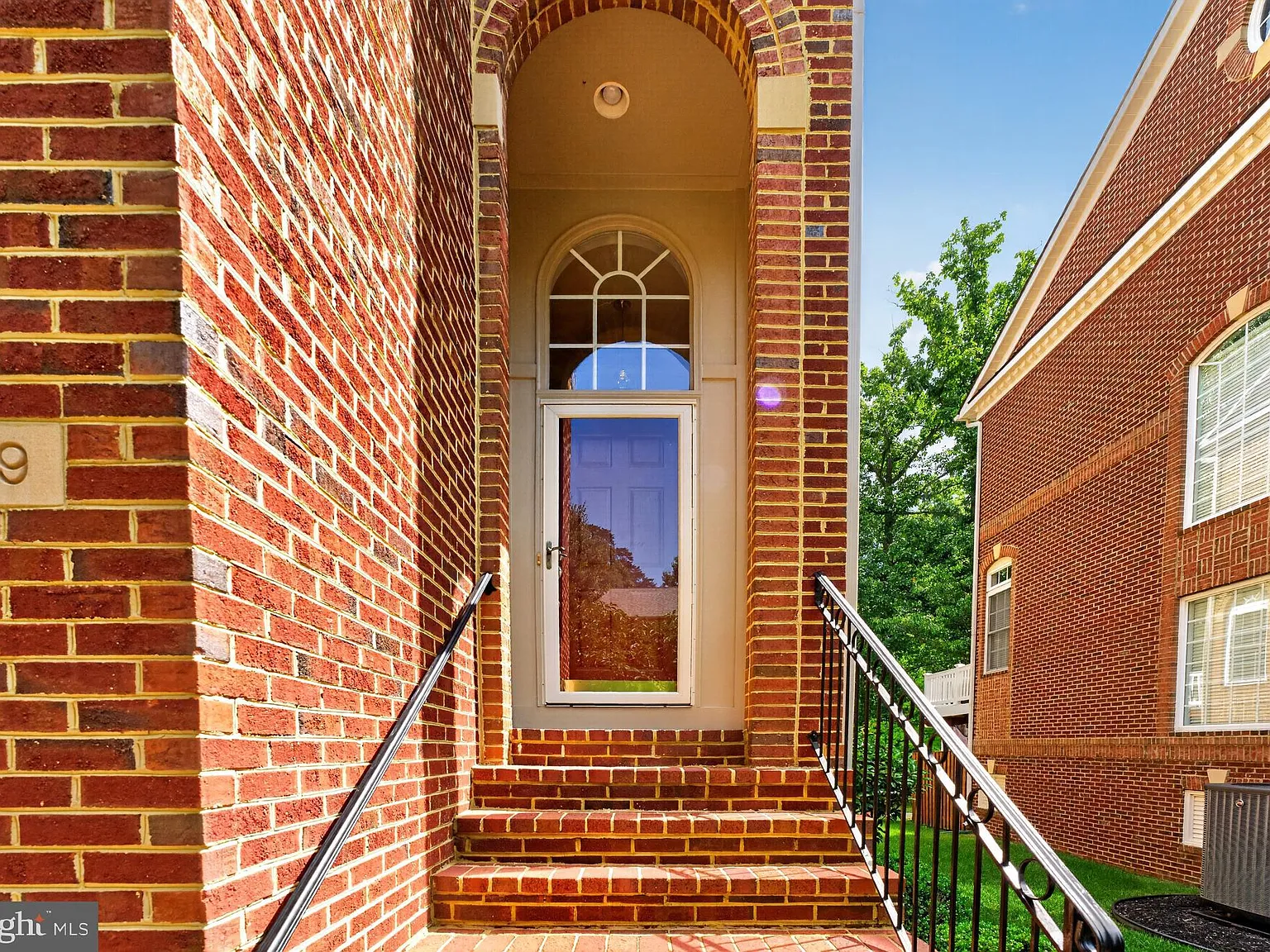 3 bed, 4.0 bath, 2510 sqft, $3,700 — Photo 3