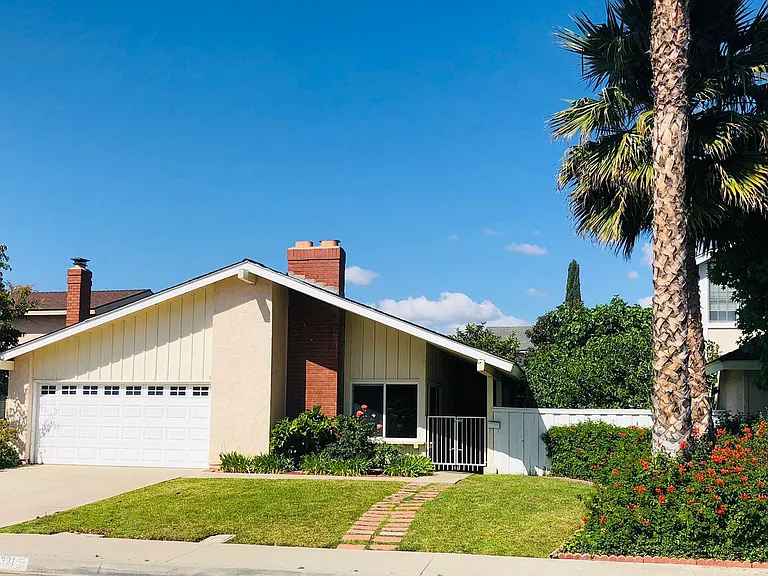 4321 Pioneer St — Photo 1