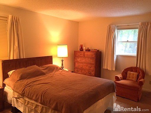 5th image of 150 Surry Ln