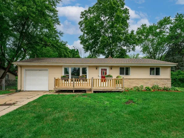 903 Kenmore Rd, Rockford, IL 61108