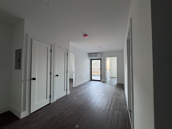 5th image of 2757 Fulton St #3A