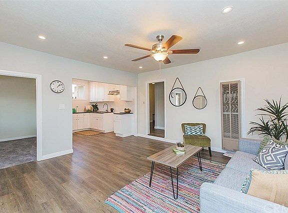 4th image of 3714 Portola Ave