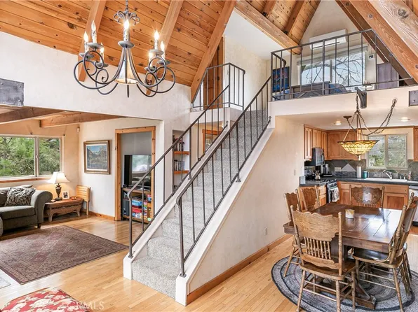 860 Talisman Ln, Lake Arrowhead, CA 92352