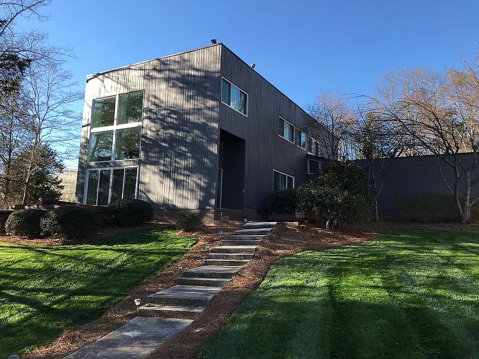 1st image of 301 Sardis Ln